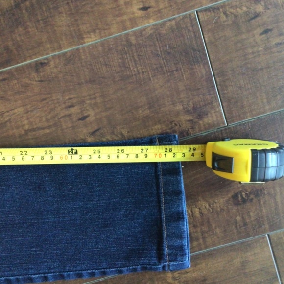 Ladies skinny stretch dark blue jeans. Sz 6 with 28.5” inseam - Picture 3 of 13